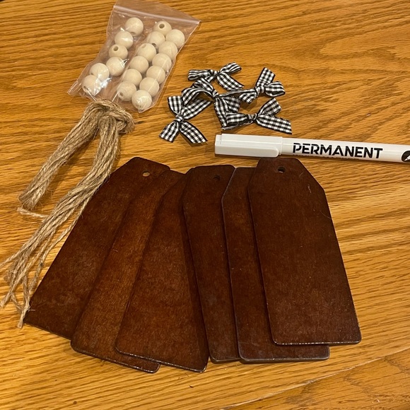 Other - NEW Wooden Gift Tags with Accessories 🌺